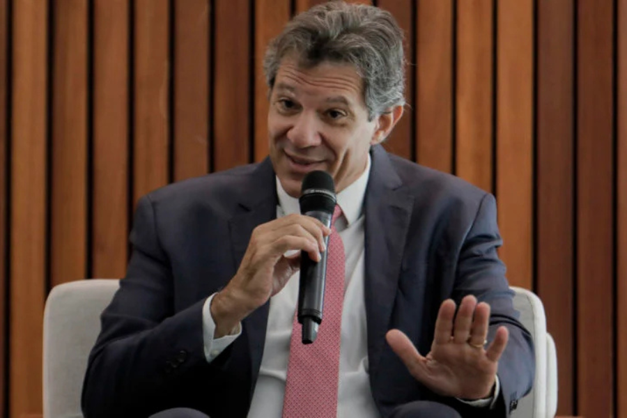Fernando Haddad anuncia pacote fiscal robusto com PEC e projeto de lei para contornar crise do IOF. Ministro promete ajuste nas contas públicas sem penalizar os mais pobres. Entenda os detalhes da estratégia do governo.